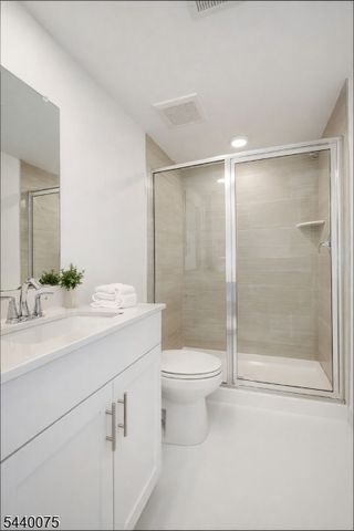 21 Astoria Pl, East Hanover Twp., NJ 07936