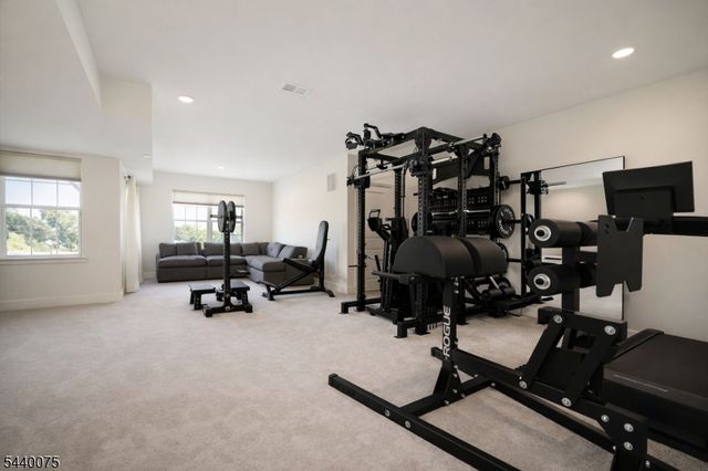 21 Astoria Pl, East Hanover Twp., NJ 07936