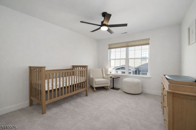 21 Astoria Pl, East Hanover Twp., NJ 07936