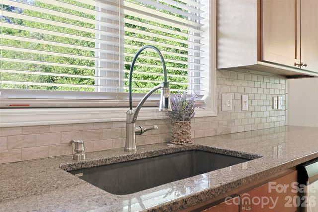 125 Beechmont Drive, Morganton, NC 28655