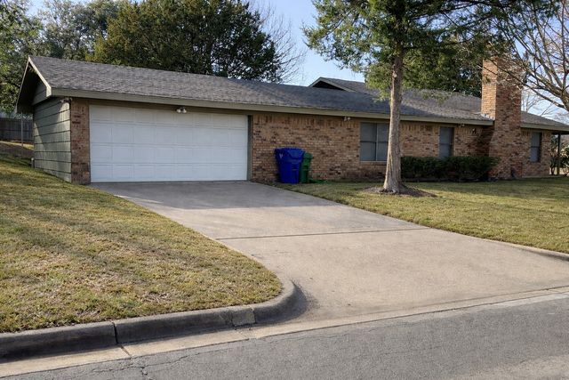 3000 Maple Hill Circle, Waco, TX 76708