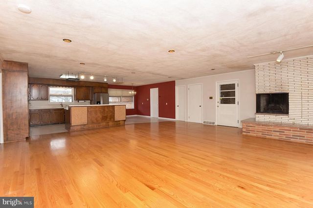 28 W CHURCH RD, Lawrence Township, NJ 08648