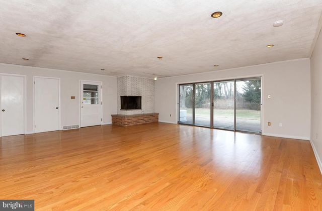 28 W CHURCH RD, Lawrence Township, NJ 08648