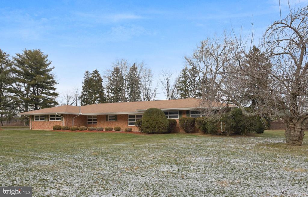 28 W CHURCH RD, Lawrence Township, NJ 08648