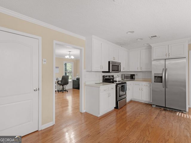 112 Crown Oaks Drive, Stockbridge, GA 30281