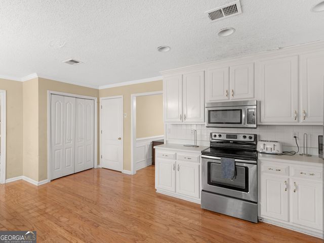 112 Crown Oaks Drive, Stockbridge, GA 30281