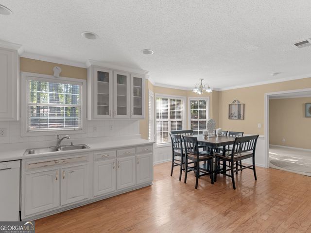 112 Crown Oaks Drive, Stockbridge, GA 30281