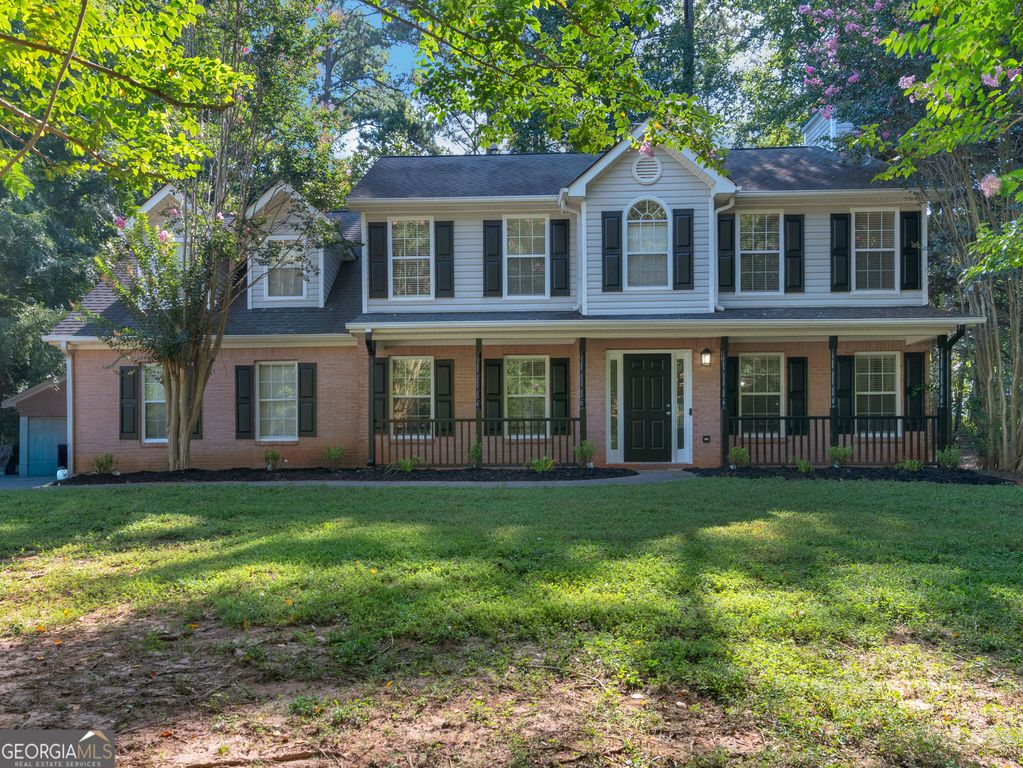 112 Crown Oaks Drive, Stockbridge, GA 30281