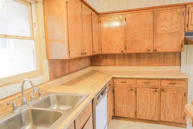801 E Walcott Avenue, Comanche, TX 76442