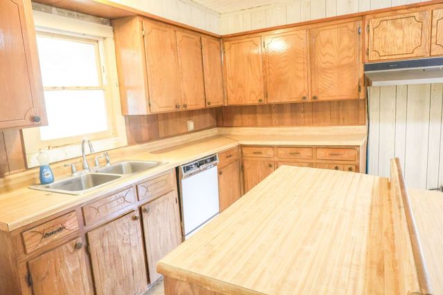 801 E Walcott Avenue, Comanche, TX 76442