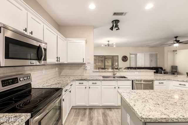 16779 W DESERT BLOSSOM Way, Surprise, AZ 85387