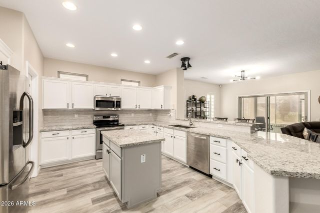 16779 W DESERT BLOSSOM Way, Surprise, AZ 85387