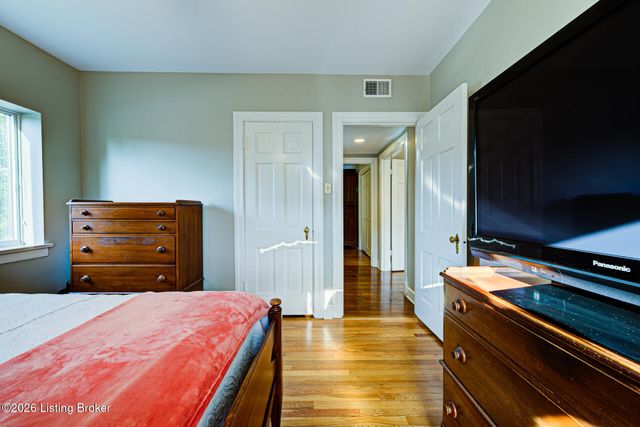 2126 Village Dr Unit 3, Louisville, KY 40205