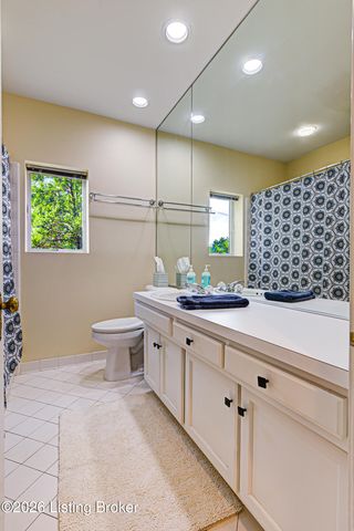 2126 Village Dr Unit 3, Louisville, KY 40205