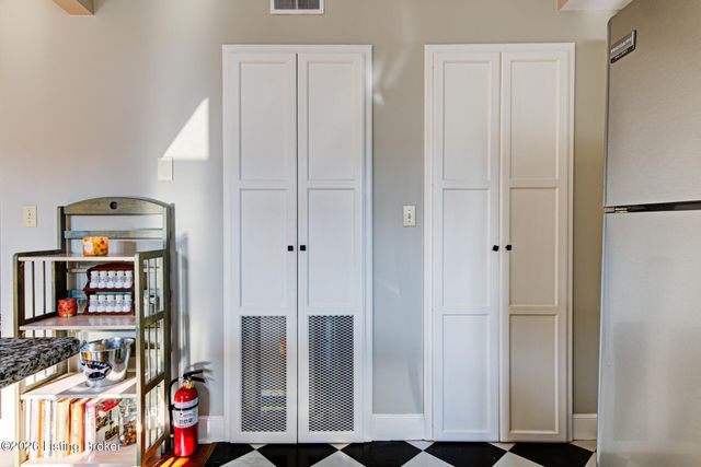 2126 Village Dr Unit 3, Louisville, KY 40205