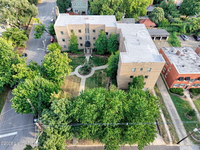 2126 Village Dr Unit 3, Louisville, KY 40205