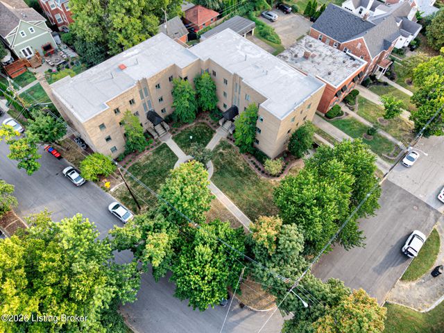 2126 Village Dr Unit 3, Louisville, KY 40205