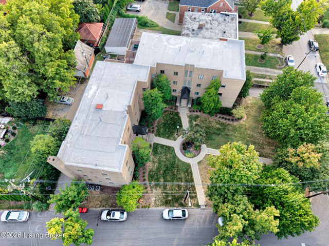 2126 Village Dr Unit 3, Louisville, KY 40205