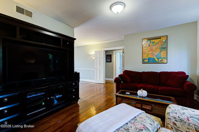 2126 Village Dr Unit 3, Louisville, KY 40205