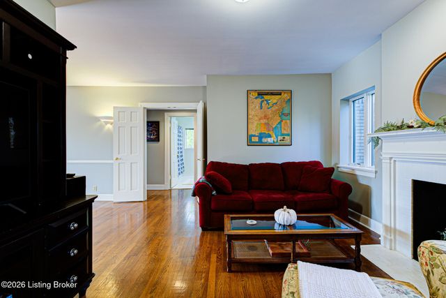 2126 Village Dr Unit 3, Louisville, KY 40205