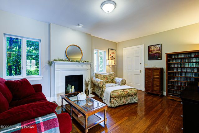 2126 Village Dr Unit 3, Louisville, KY 40205