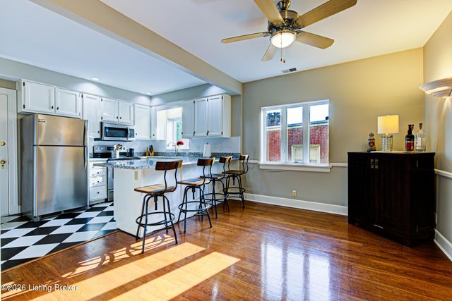 2126 Village Dr Unit 3, Louisville, KY 40205