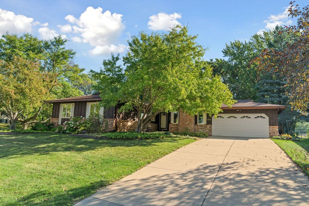 2994 Mary Street, Maplewood, MN 55109