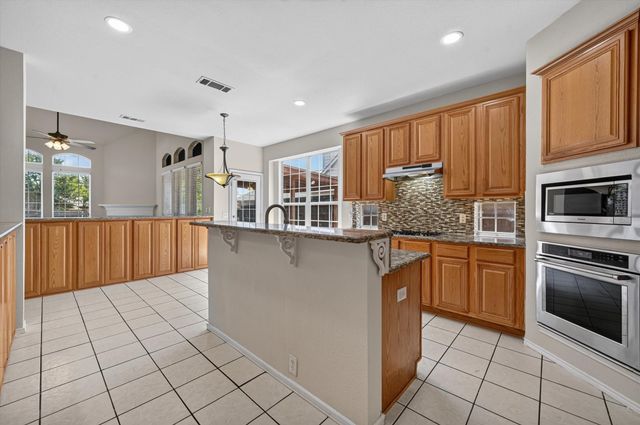 2328 Hunters Run Drive, Plano, TX 75025