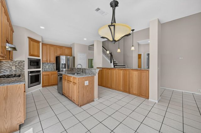 2328 Hunters Run Drive, Plano, TX 75025