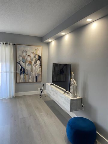 400 Kings Point Dr 526, Sunny Isles Beach, FL 33160