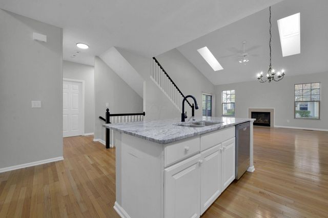 6052 Coventry Hurst Lane, Hilliard, OH 43026