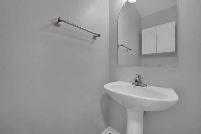 6052 Coventry Hurst Lane, Hilliard, OH 43026