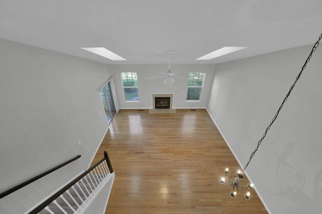 6052 Coventry Hurst Lane, Hilliard, OH 43026