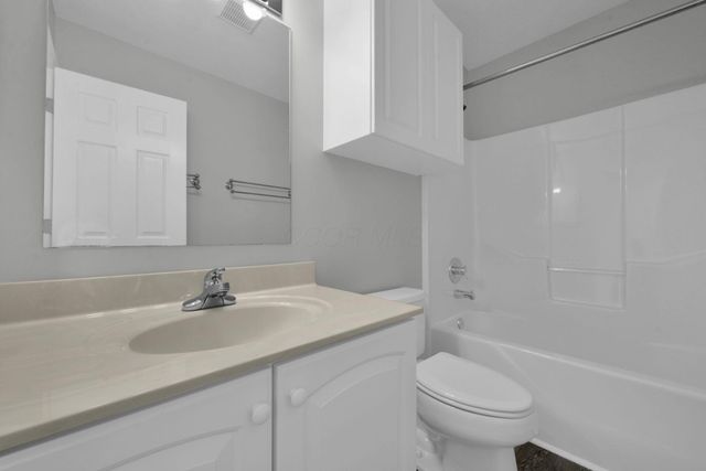 6052 Coventry Hurst Lane, Hilliard, OH 43026