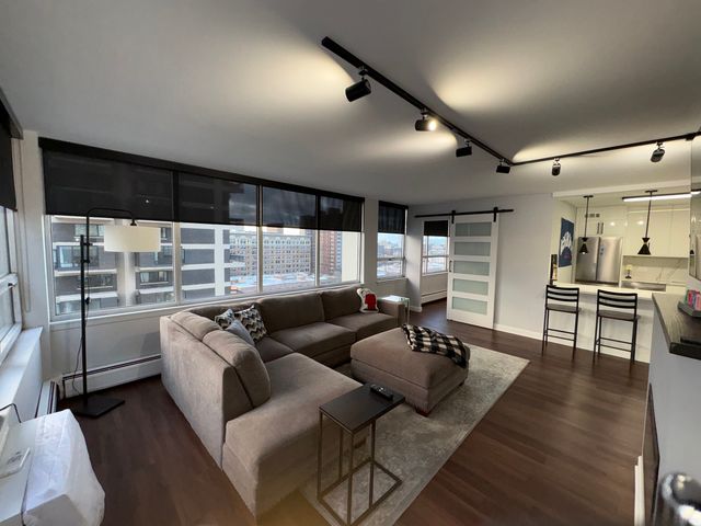 6171 N Sheridan Road 1102, Chicago, IL 60660