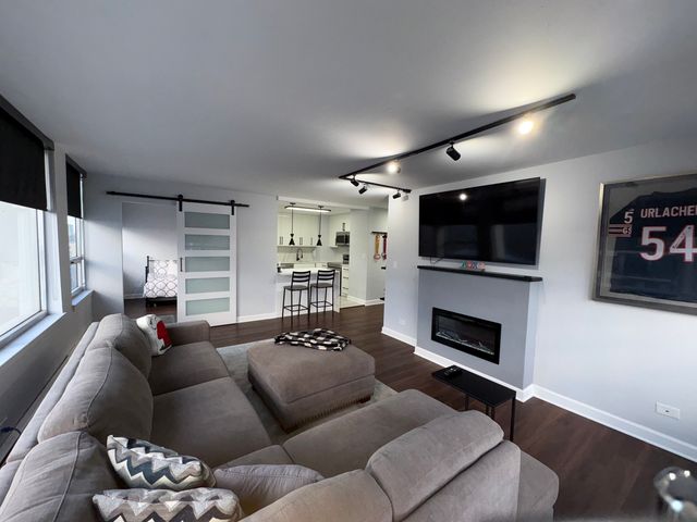 6171 N Sheridan Road 1102, Chicago, IL 60660