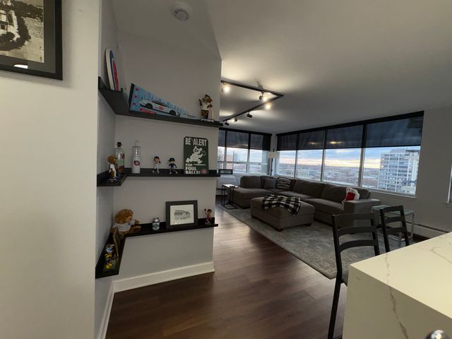 6171 N Sheridan Road 1102, Chicago, IL 60660