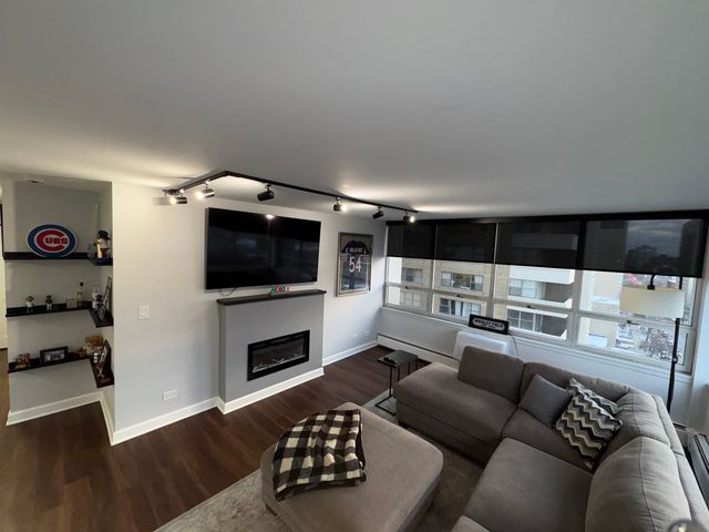 6171 N Sheridan Road 1102, Chicago, IL 60660