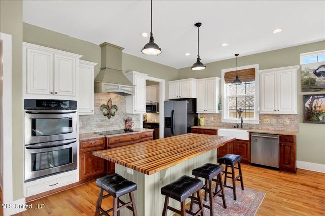 6261 Pontiac Drive, Kiln, MS 39556