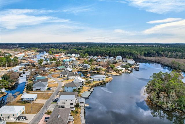 6261 Pontiac Drive, Kiln, MS 39556