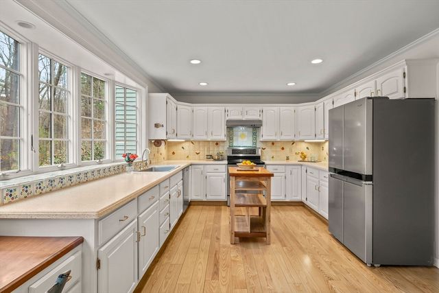 37 Oak Ridge Rd, Boxford, MA 01921