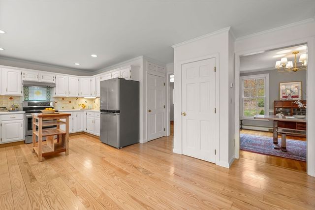 37 Oak Ridge Rd, Boxford, MA 01921