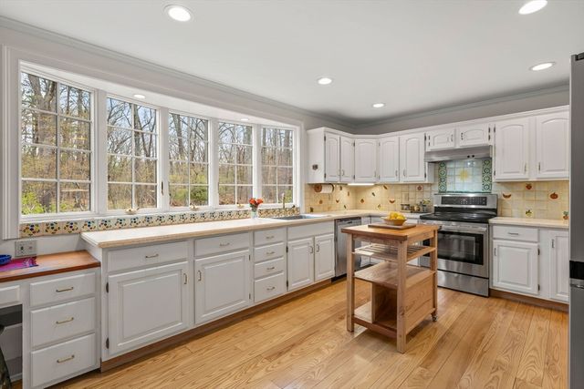 37 Oak Ridge Rd, Boxford, MA 01921