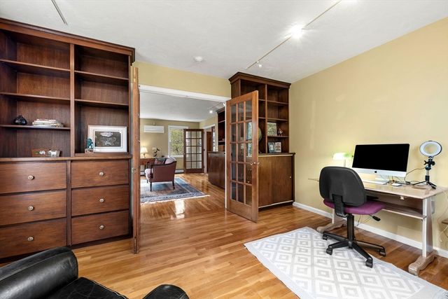 37 Oak Ridge Rd, Boxford, MA 01921