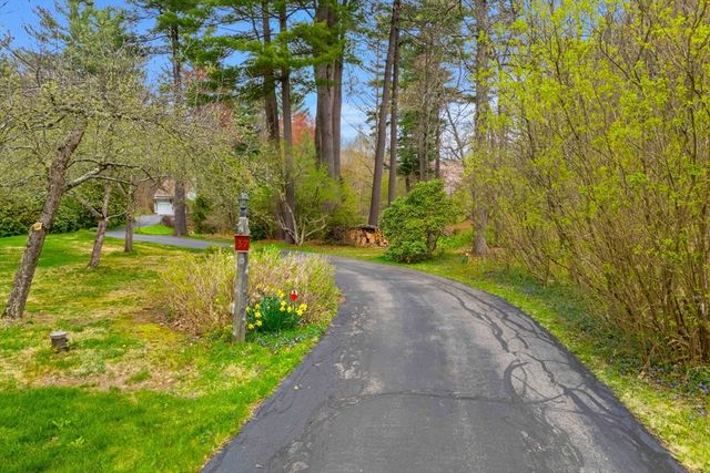 37 Oak Ridge Rd, Boxford, MA 01921