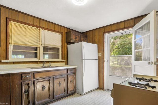 6666 Riverview Inn LN, Gloucester, VA 23061