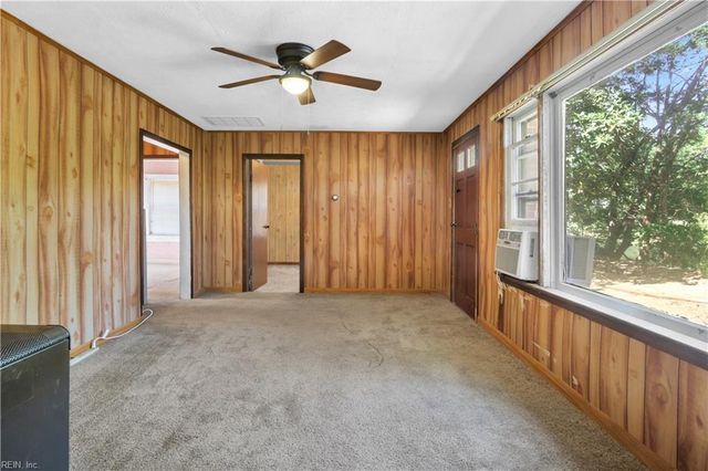 6666 Riverview Inn LN, Gloucester, VA 23061