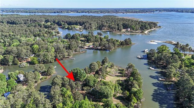 6666 Riverview Inn LN, Gloucester, VA 23061