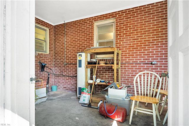 6666 Riverview Inn LN, Gloucester, VA 23061