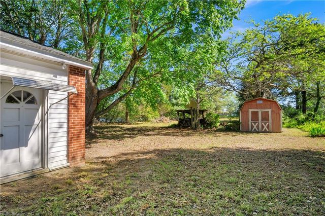6666 Riverview Inn LN, Gloucester, VA 23061